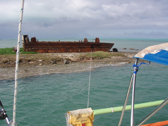 Stern tied to the wreck